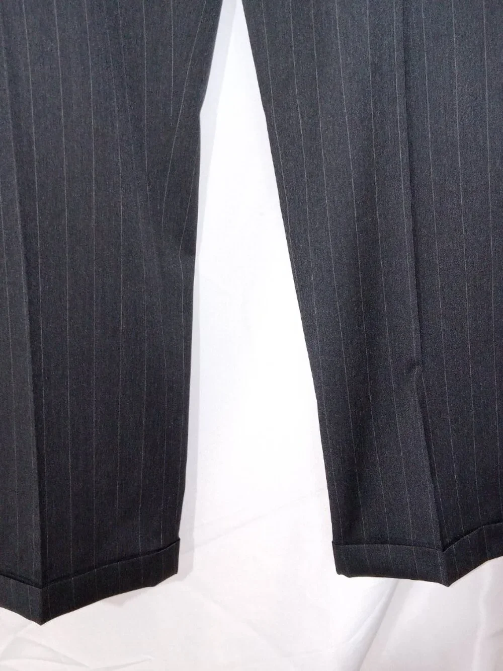 Jos A Bank Gordon Mens 100 Wool Pinstripe Suit 46L 42x32 Black 2 Button Pleated